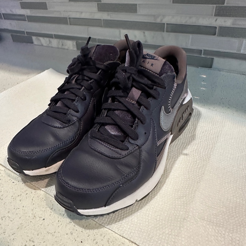 Nike women’s Air Max Sneakers -deep purple